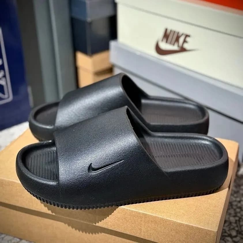 Nike Calm-Style Slides