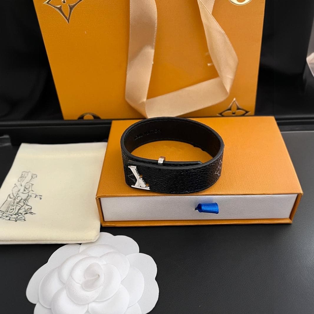 High version foreign trade cross-border donkey bracelet leather silm bracelet old flower plaid bracelet factory direct sales - KakoBuy Spreadsheet