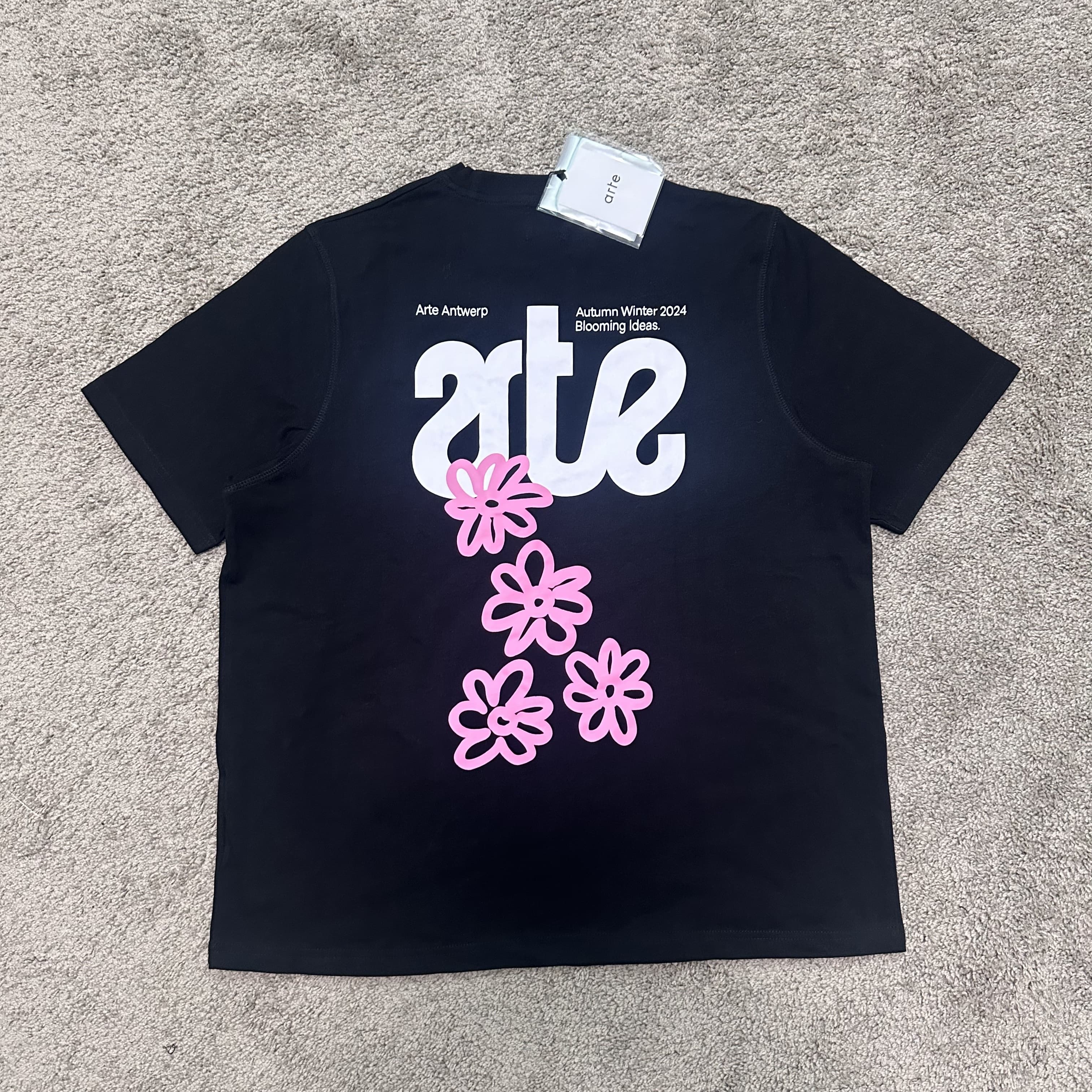 Arte Flowers Back Black - KakoBuy Spreadsheet