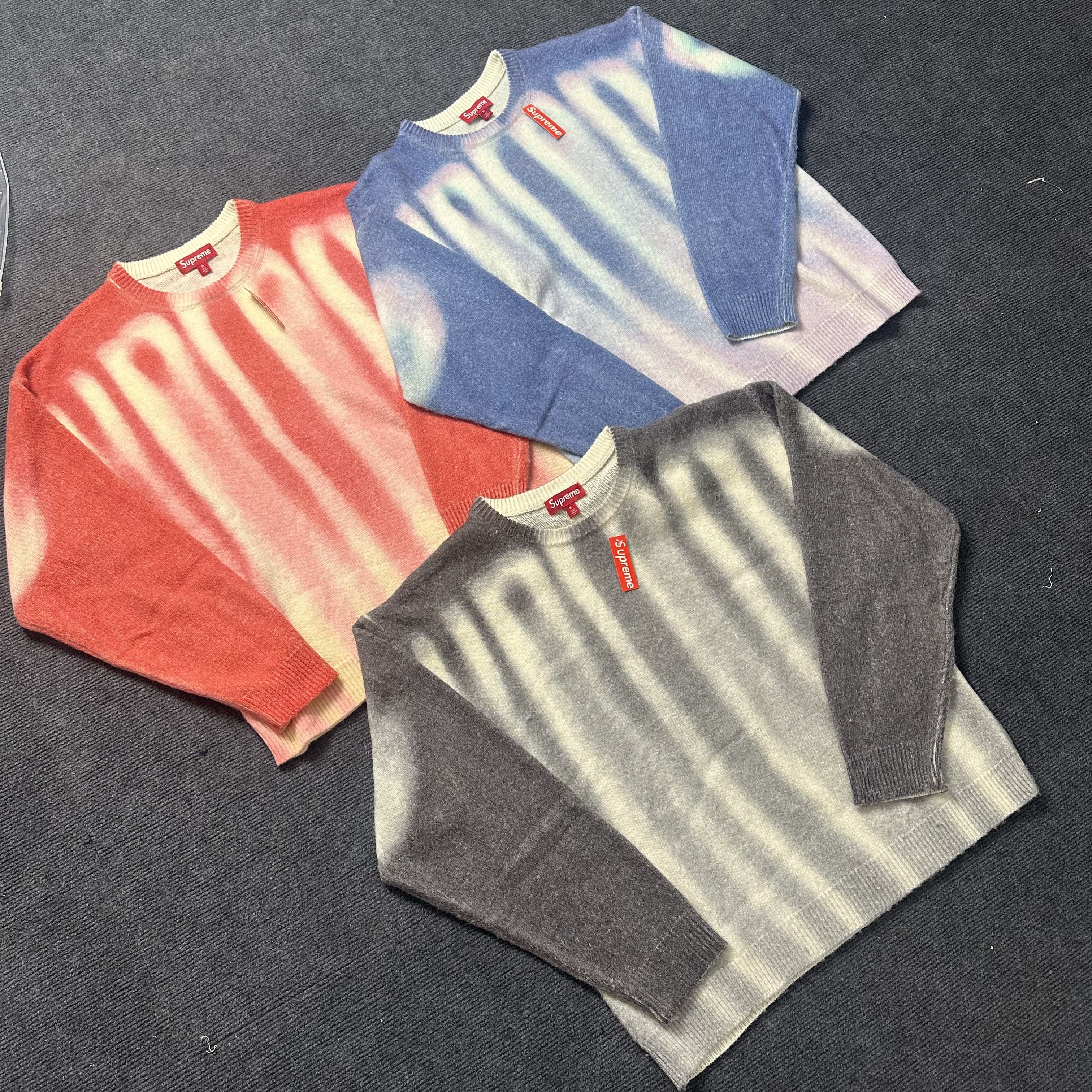 Supreme BLURRED LOGO SWEATER - KakoBuy Spreadsheet