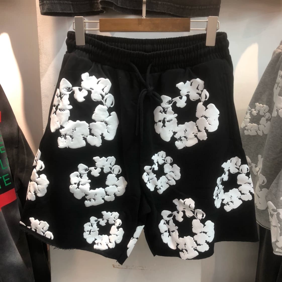 2022 summer new European and American trendy brand Kanye same casual pants floral print personality like loose shorts - KakoBuy Spreadsheet