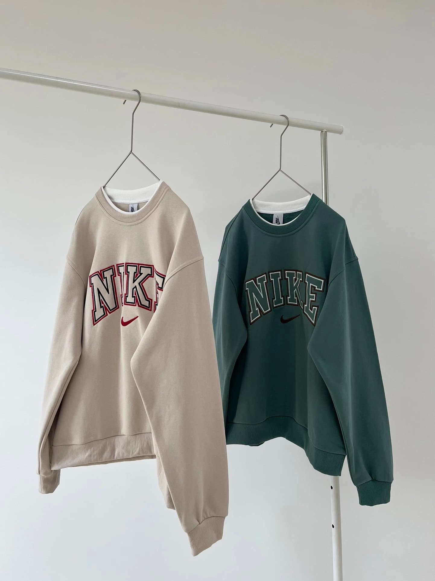8176   vintage古着款刺绣logo双领卫衣
胜利女神 Y2K 千禧复古 双领刺绣薄绒卫衣 男女同款 😎
🔷 刺绣 Logo 描边字母 🔷 薄绒款，有厚度，不软塌🔷 双 - KakoBuy Spreadsheet
