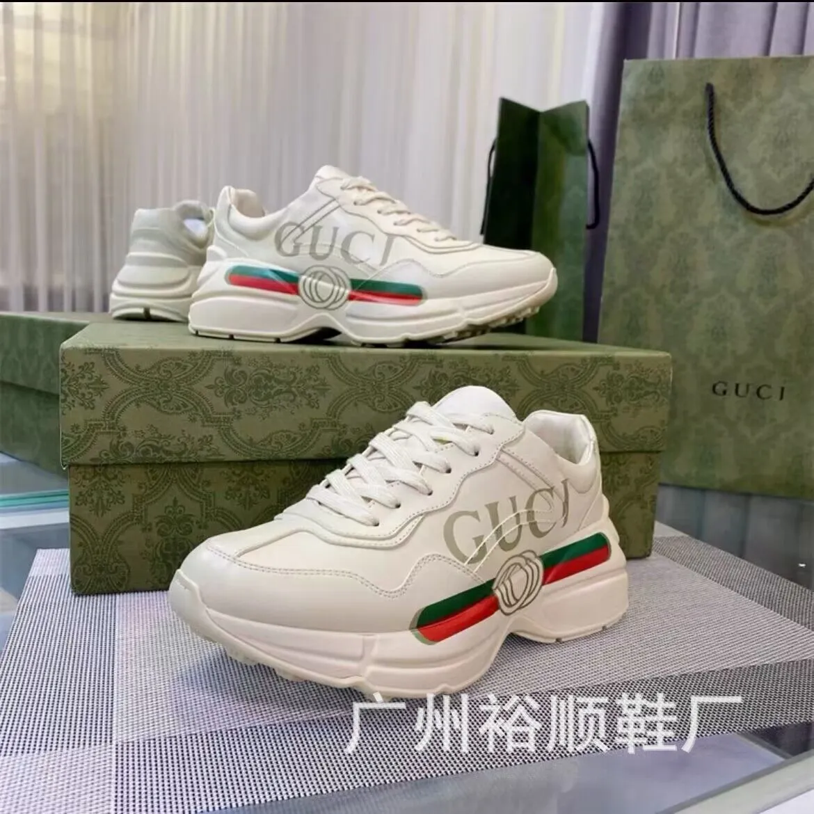 adidasi gucci